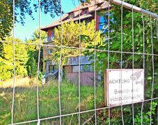 Der Villa Hajek an der Hasenbergsteige in Stuttgart droht zum Lost Place zu verkommen, einer Sanierung stehen Hürden im Weg.